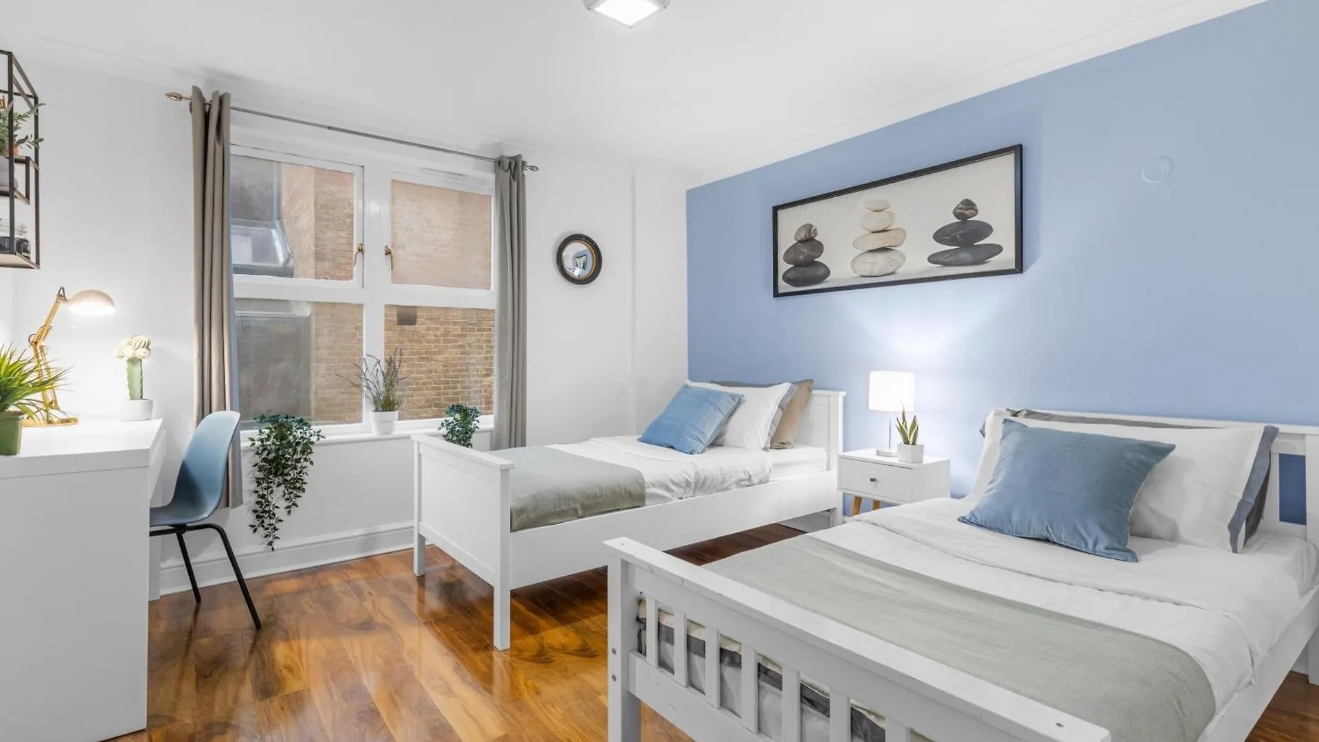 Apartment Stylish 3-Bed Smart Tv & Lake Views 5Min To Tube London