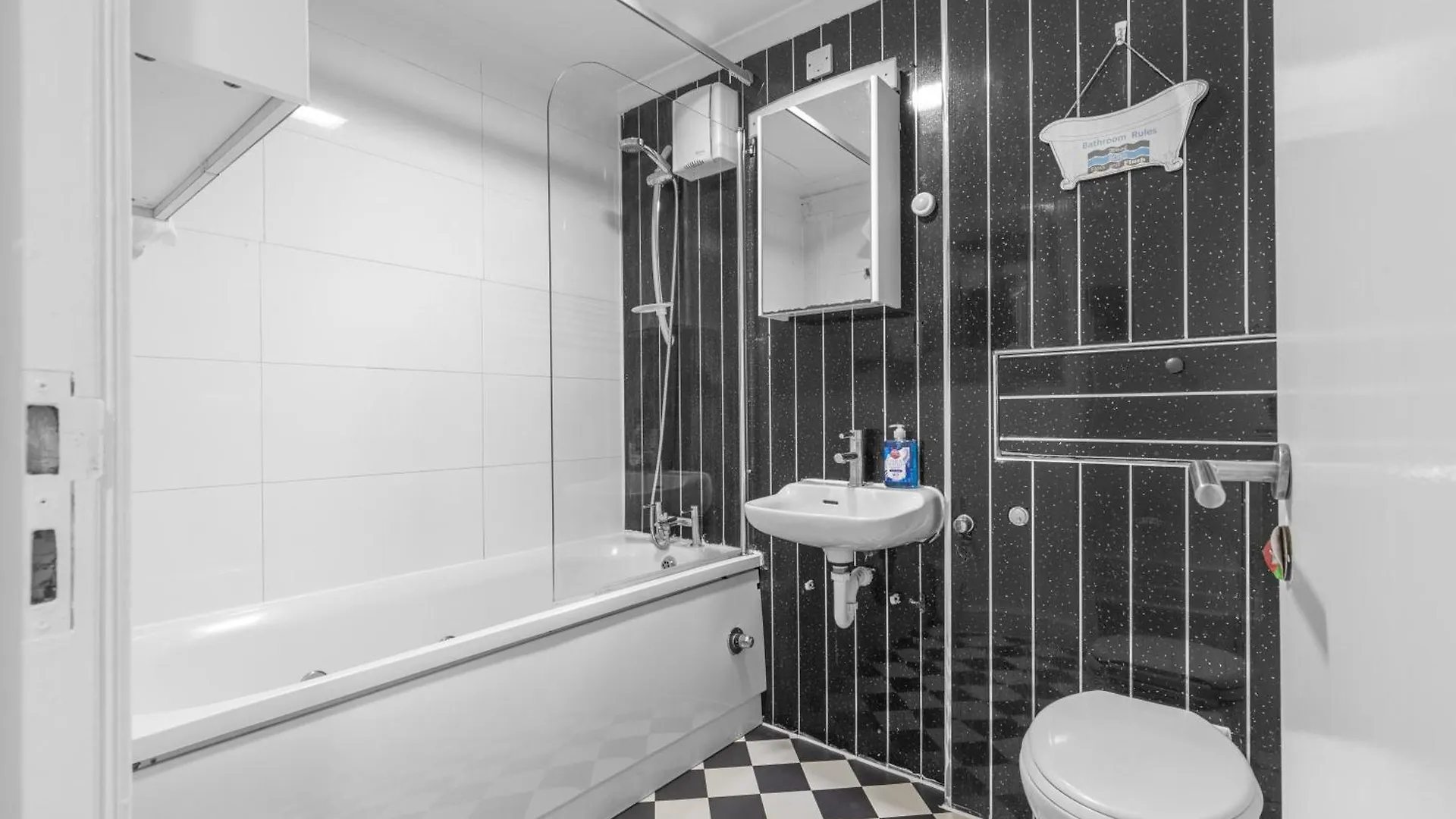 Apartment Stylish 3-Bed Smart Tv & Lake Views 5Min To Tube London